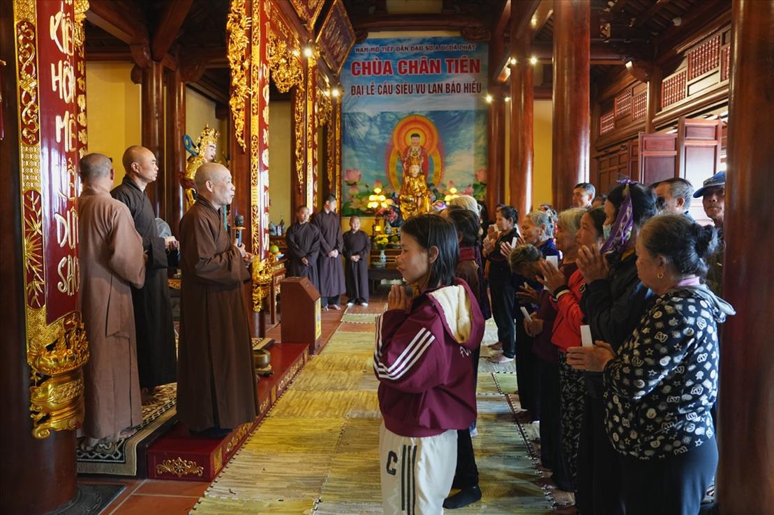 phat-giao-ha-tinh-trao-100-phan-qua-tet 2026.jpeg